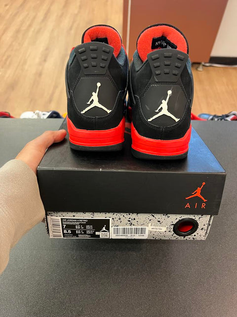 Jordan 4 Retro Red Thunder Sz 7M/8.5W