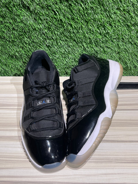 Jordan 11 Retro Low Space Jam Sz 9
