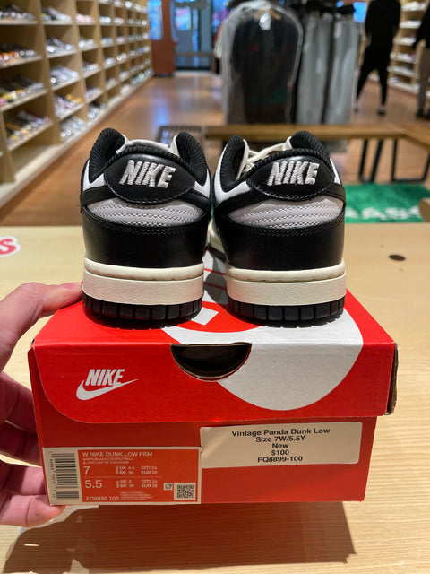 DS Vintage Panda Dunk Low Sz 7W/5.5Y