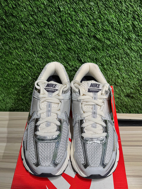 Nike Zoom Vomero 5 Photon Dust Metallic Silver (Women's) Sz 7.5M