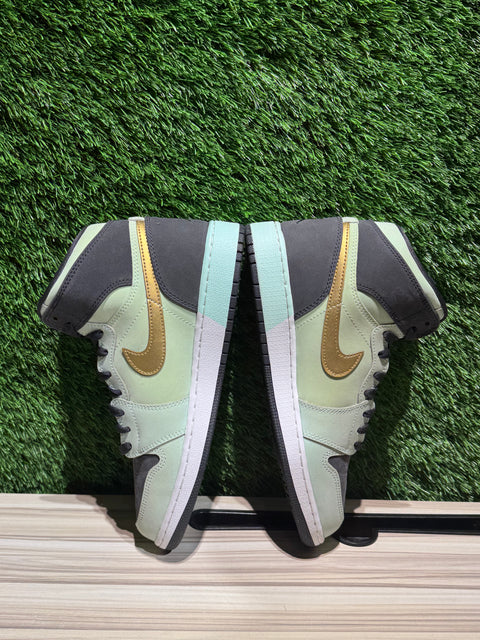 Jordan 1 Retro High Mint Foam Anthracite Metallic Gold (GS) Sz 7Y