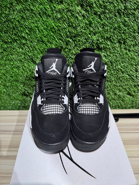 Jordan 4 Retro White Thunder Sz 7.5M