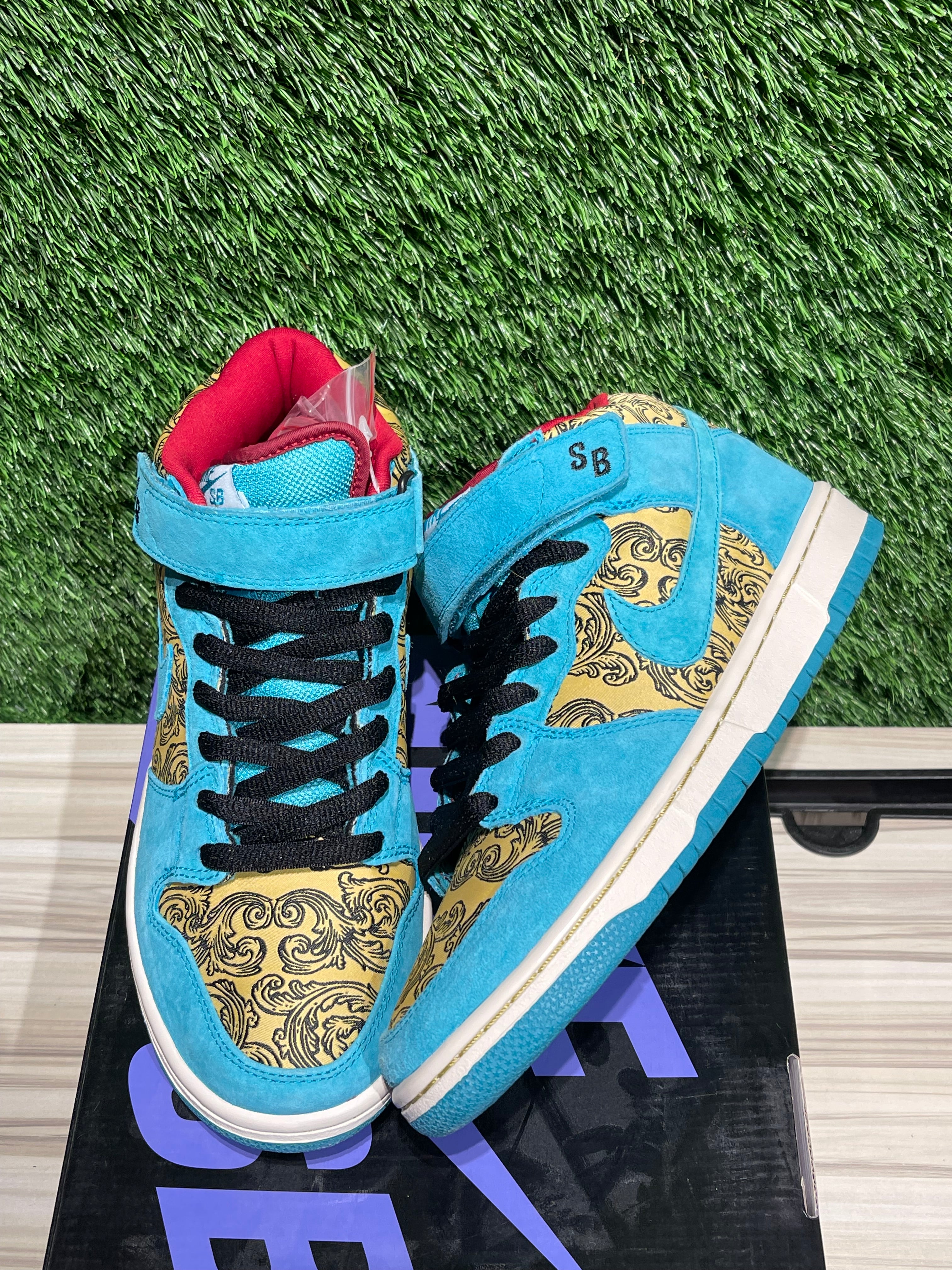 靴 NIKE SB DUNK MID PREMIUM PEACOCK Nike SB Dunk Mid Premium Peacock Sz 7.5M – Sneak City