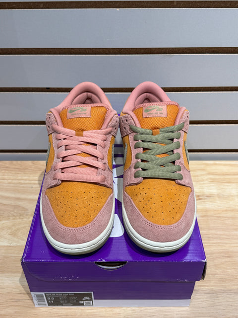 Nike SB Dunk Low Red Stardust Sz 9.5