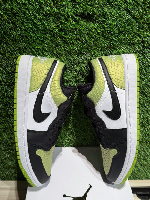 Jordan 1 Low Snakeskin Vivid Green (Women's) Sz 8.5M
