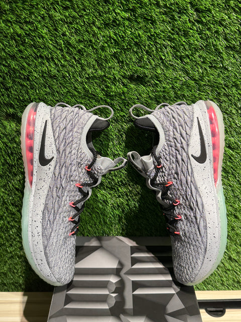 Nike LeBron 15 Low Melon Sz 11