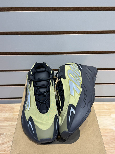adidas Yeezy Boost 700 MNVN Resin Sz 9