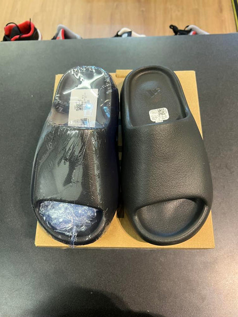 adidas Yeezy Slide Onyx Sz 5M