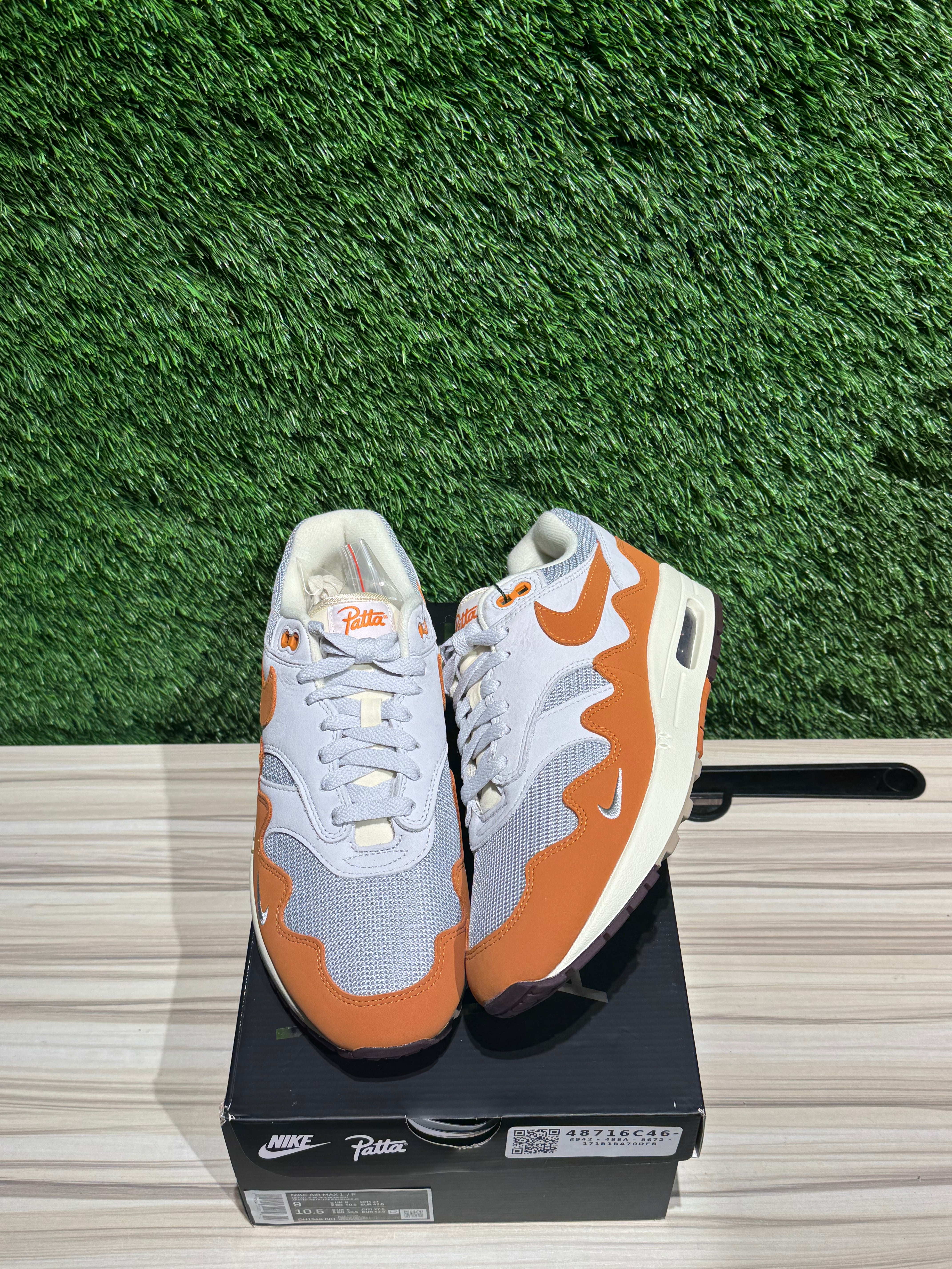 nike air max with bracelet