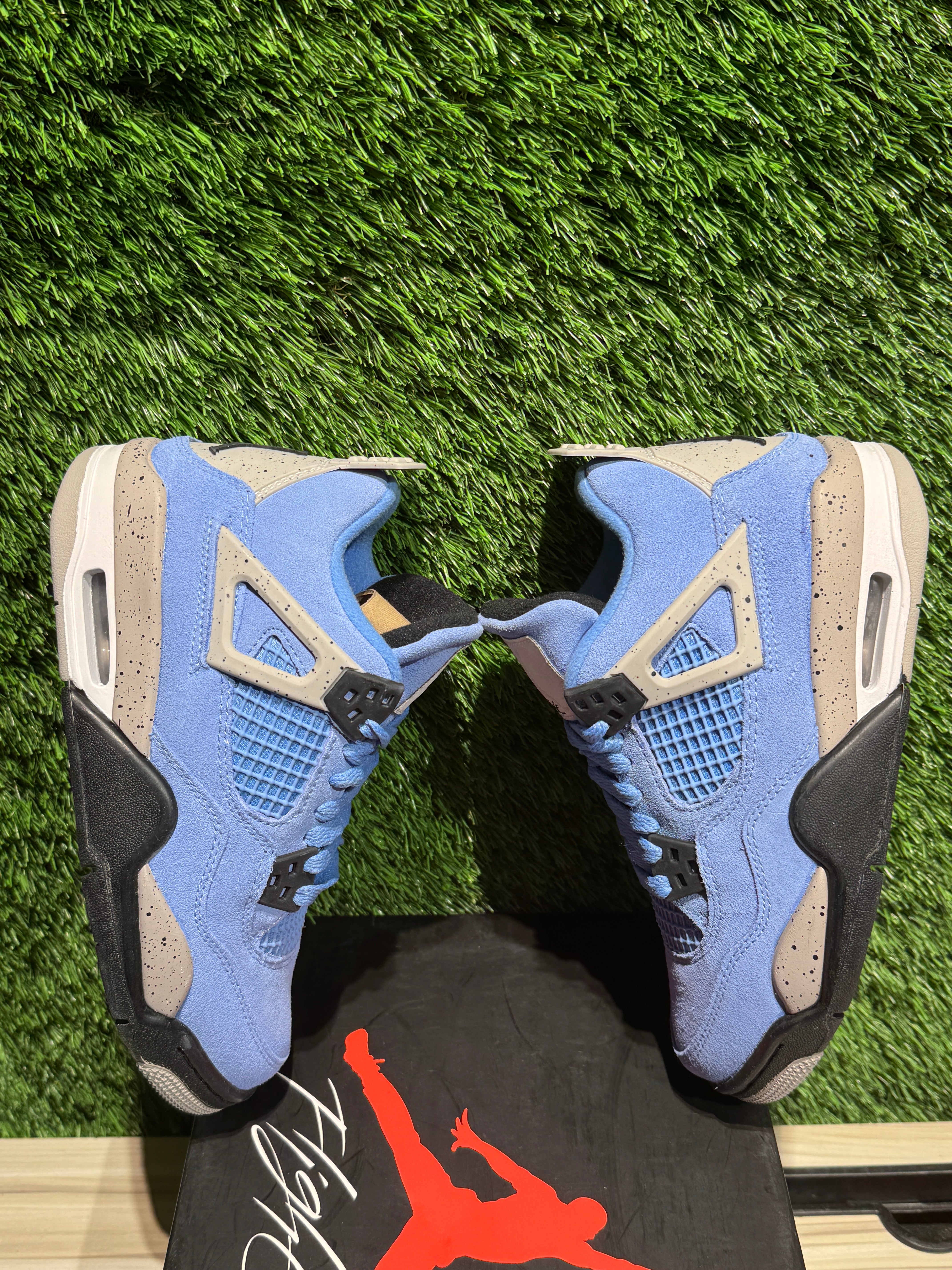 Jordan 4 Retro University Blue (GS) Sz 3.5Y – Sneak City