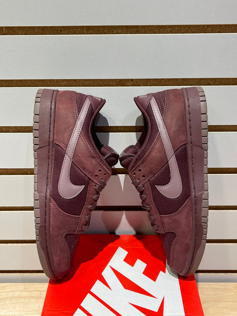 Nike Dunk Low Retro Premium Burgundy Crush Sz 9.5
