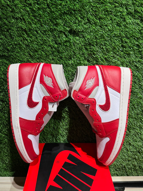 Jordan 1 Retro High OG Varsity Red (Women's) Sz 10M