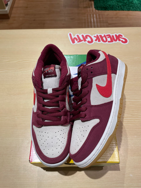 DS Skate Like a Girl SB Dunk Low Sz 9