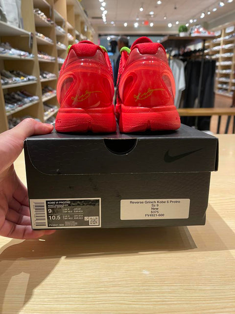 DS Reverse Grinch Kobe 6 Protro Sz 9