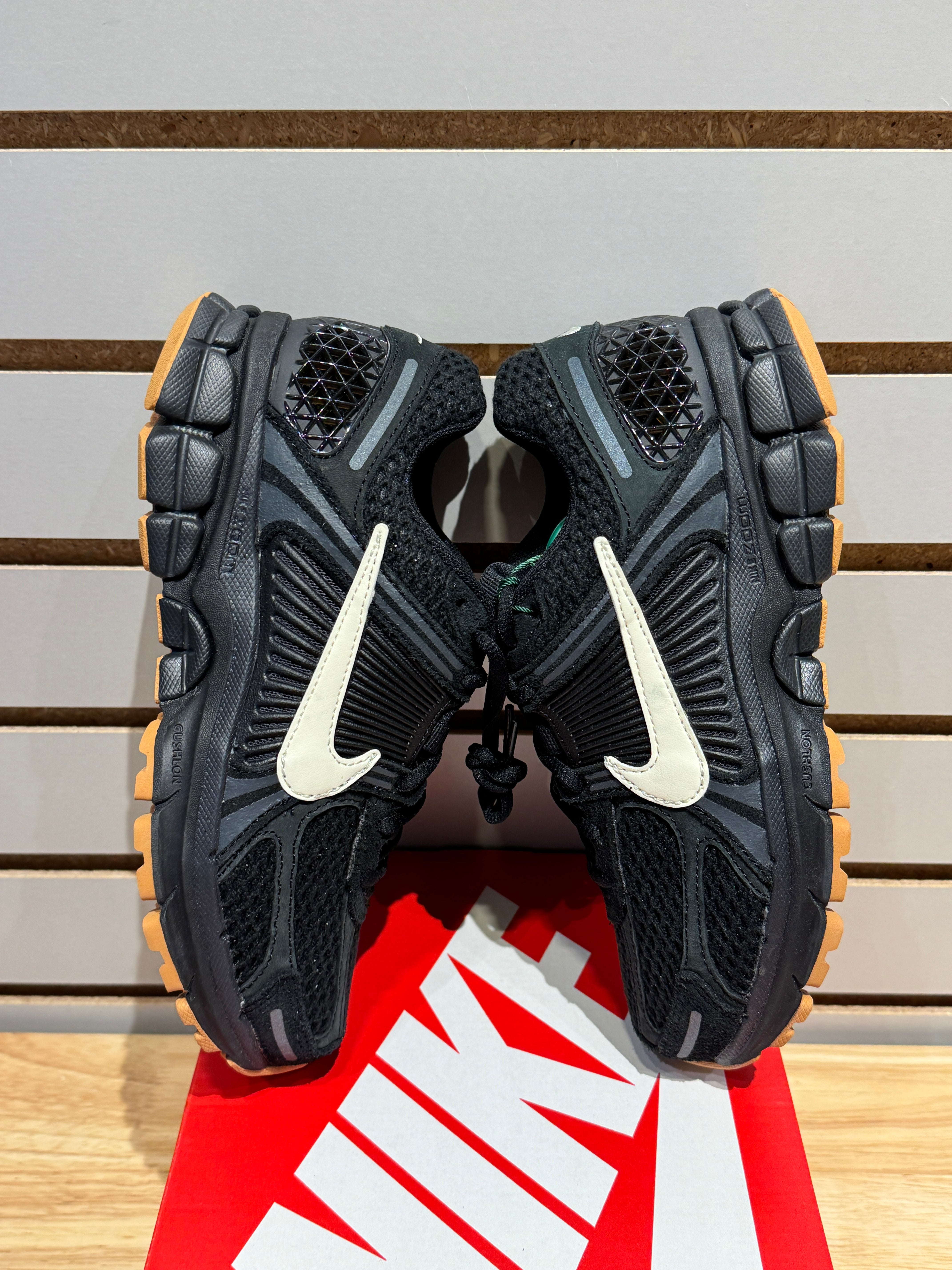Nike Zoom Vomero 5 Black Gum Sz 5M – Sneak City