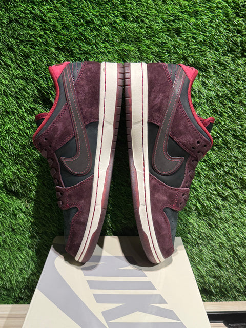 Nike SB Dunk Low Riot Skateshop Sz 8M