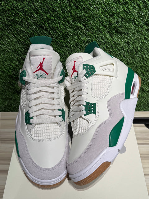 Jordan 4 Retro SB Pine Green Sz 9.5