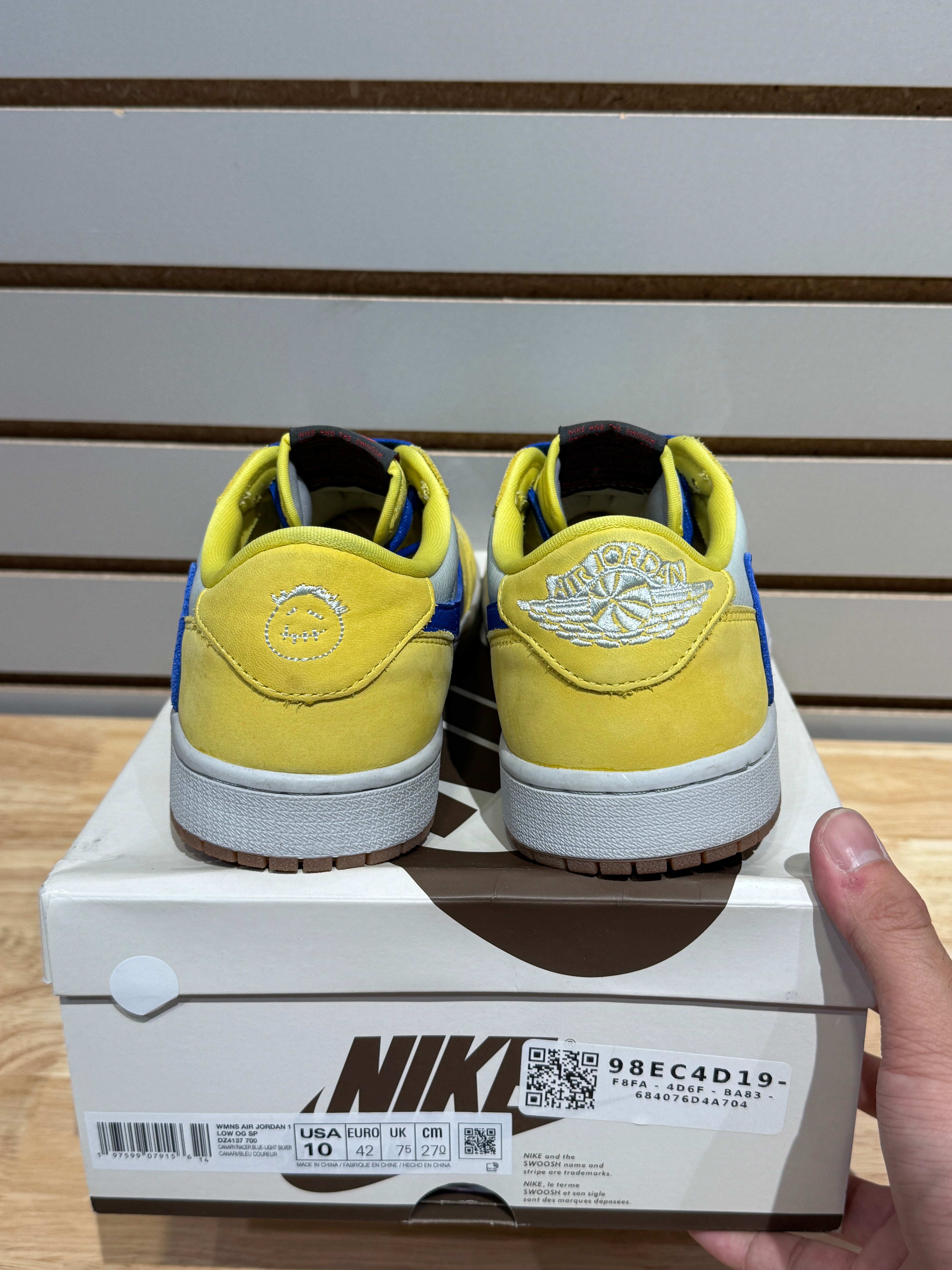 Jordan 1 Retro Low OG SP Travis Scott Canary (Women's) Sz 8.5M/10W