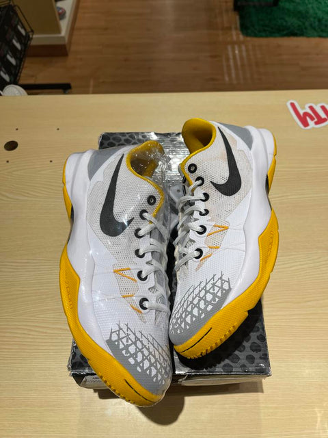 Kobe Venomenon 4 White University Gold Sz 8.5