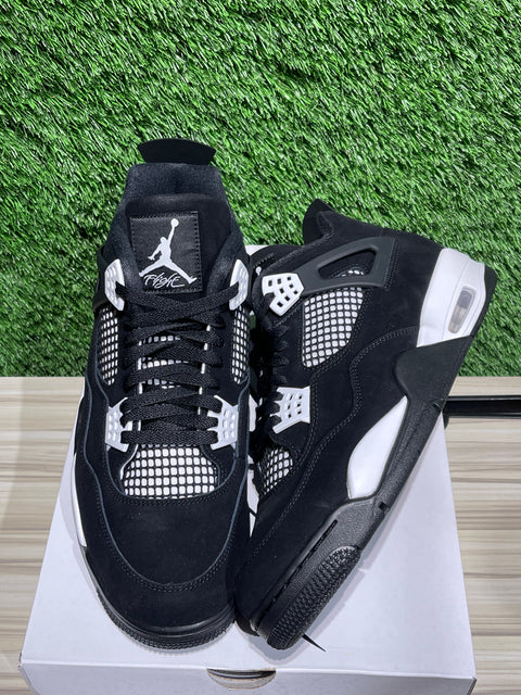 Jordan 4 Retro White Thunder Sz 13M.