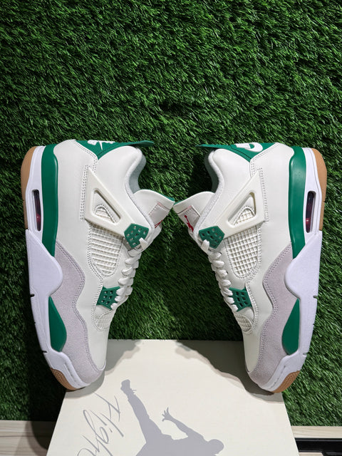 Jordan 4 Retro SB Pine Green Sz 9.5