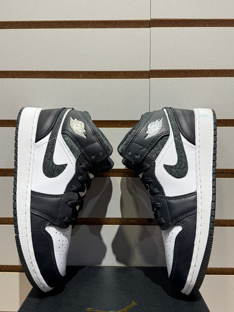 Jordan 1 Mid SE Panda Elephant (GS) Sz 4.5Y