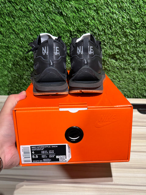 Nike Vaporwaffle sacai Black Gum Sz 4M