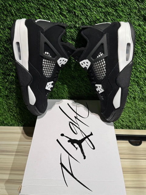 Jordan 4 Retro White Thunder Sz 4.5Y