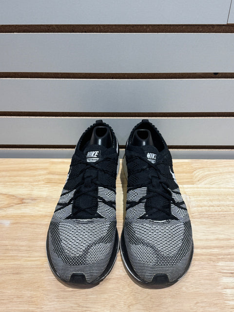 Nike Flyknit Trainer Oreo Sz 9.5