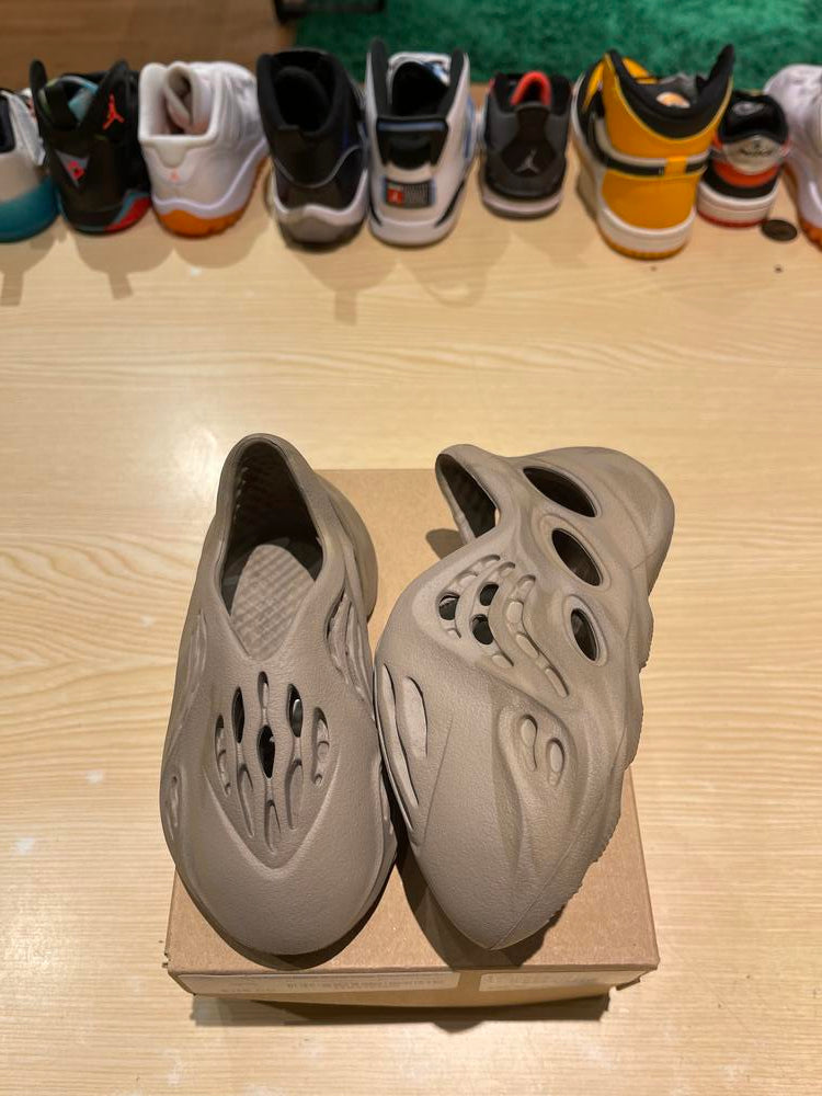 Yeezy buy Infant foam runner stone stage