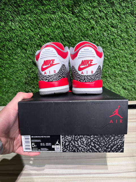 Jordan 3 Retro Fire Red (2022) (GS) Sz 5Y