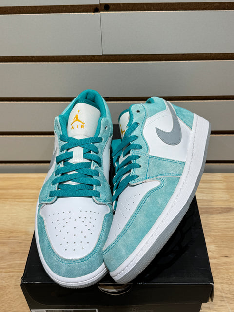 Jordan 1 Low SE New Emerald Sz 10