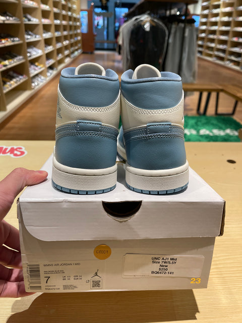 DS UNC Air Jordan 1 Mid Sz 7W/5.5Y