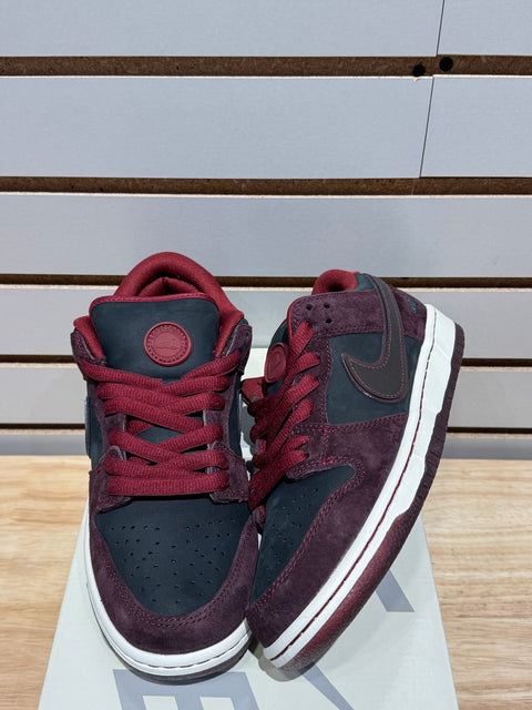 Nike SB Dunk Low Riot Skateshop Sz 7