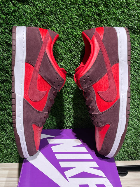 Nike SB Dunk Low Cherry Sz 14