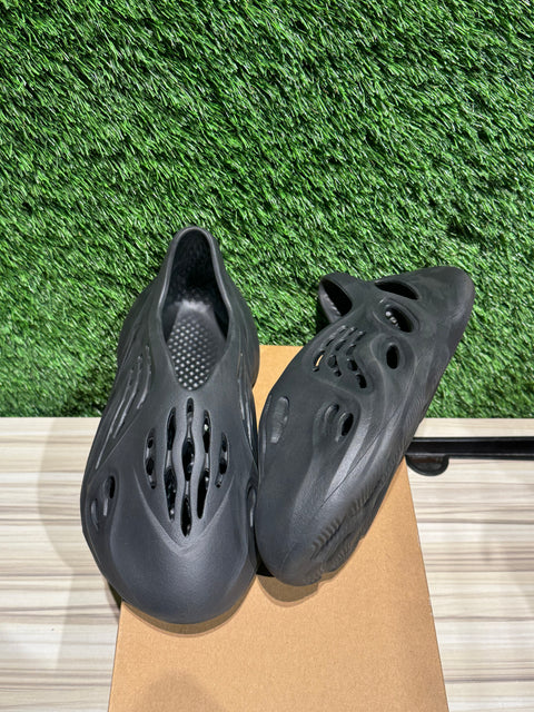 adidas Yeezy Foam RNR Onyx Sz 8