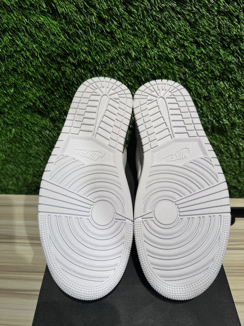 Jordan 1 Low Triple White Sz 8