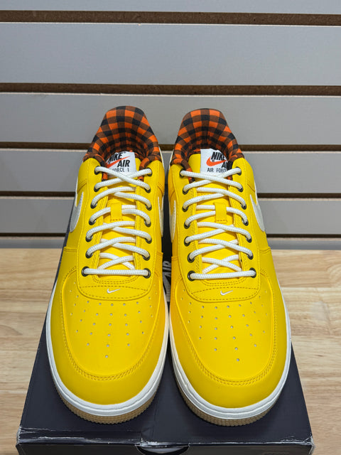 Varsity Maize Picnic Blanket Nike Air Force 1 Sz 11