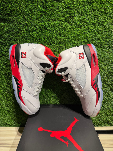 Jordan 5 Retro Fire Red Black Tongue (2025) Sz 9.5M