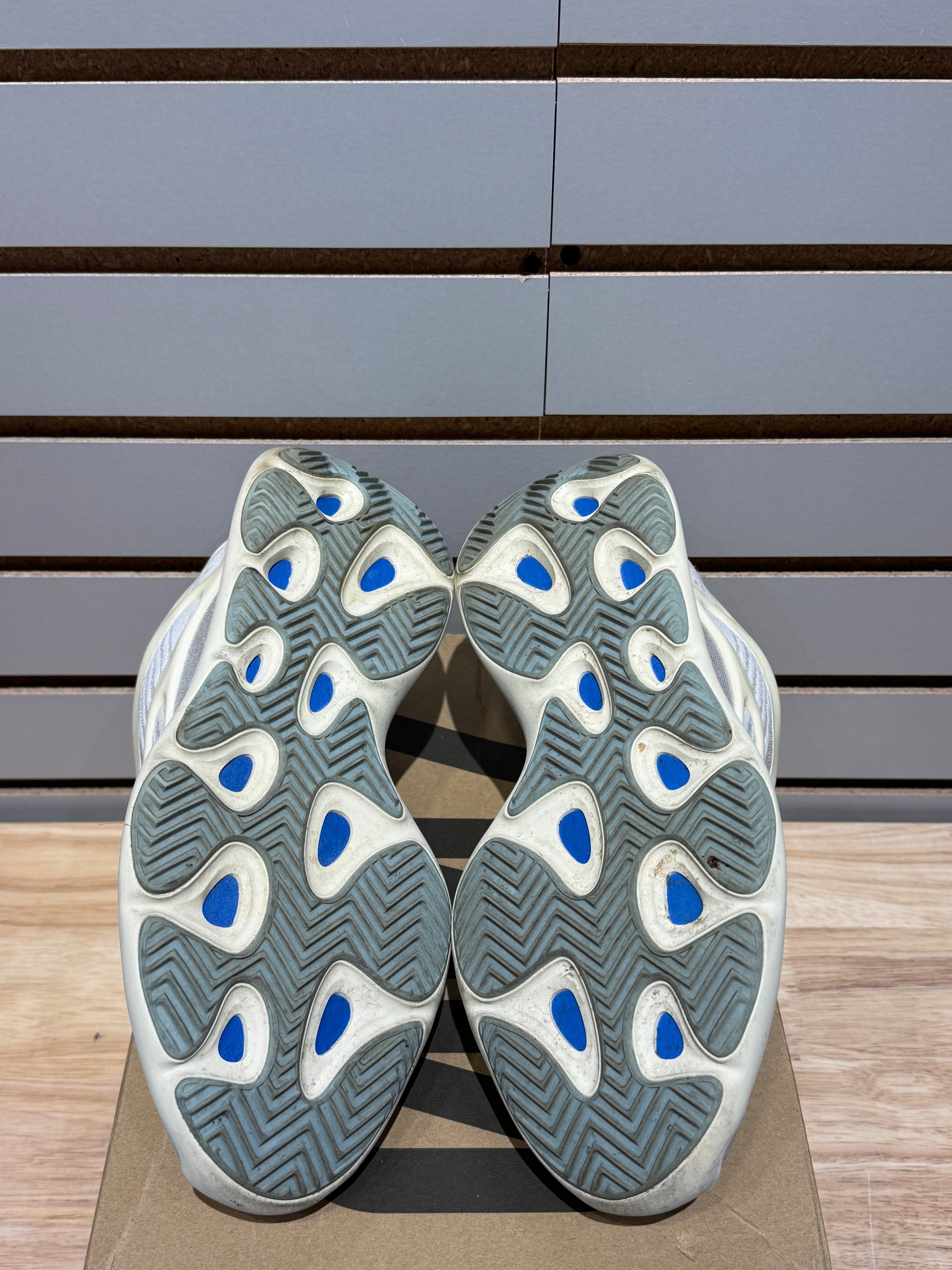 adidas Yeezy 700 V3 Azael Sz 9 – Sneak City
