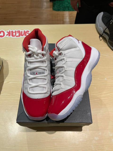 Jordan 11 Retro Cherry (2022) (GS) Sz 7Y