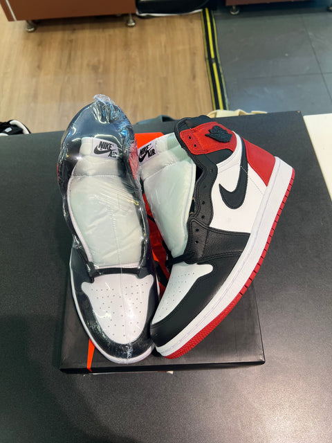 Jordan 1 Retro High Satin Black Toe (W)