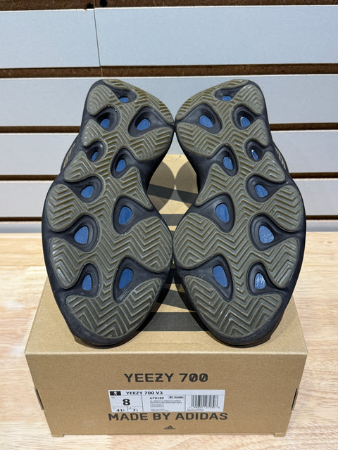 adidas Yeezy 700 V3 Clay Brown Sz 8
