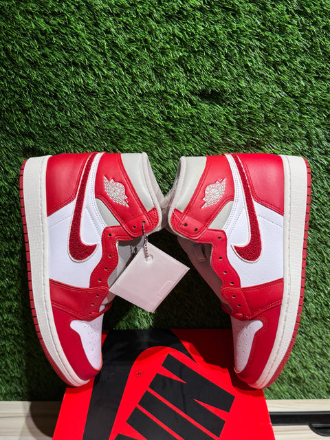 Jordan 1 Retro High OG Varsity Red (Women's) Sz 8.5M