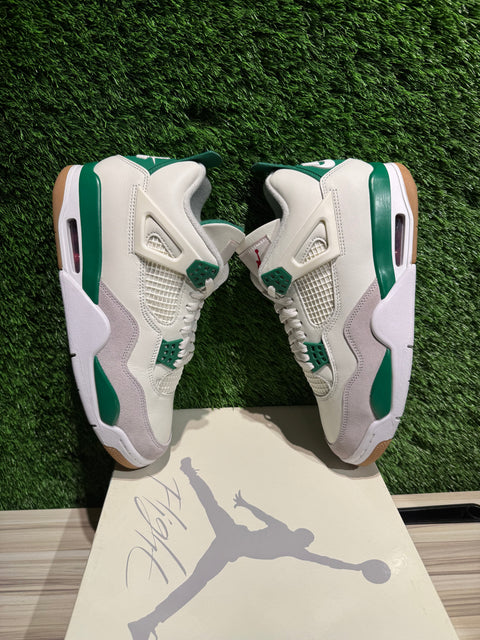 Jordan 4 Retro SB Pine Green Sz 9.5M