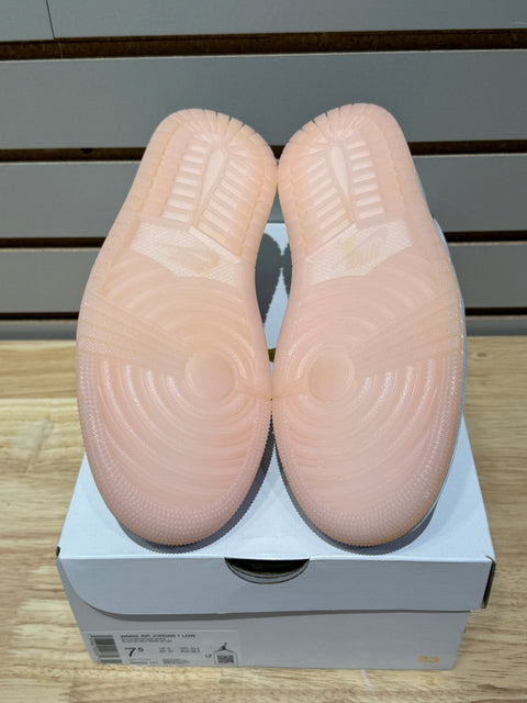 Jordan 1 Low Coral (Women's) Sz 6M