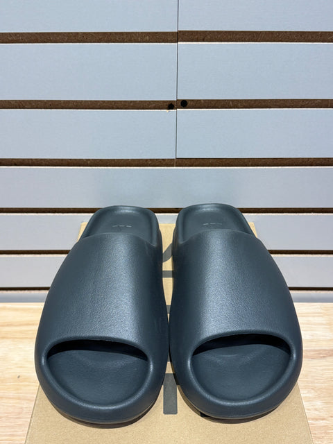 adidas Yeezy Slide Dark Onyx Sz 11