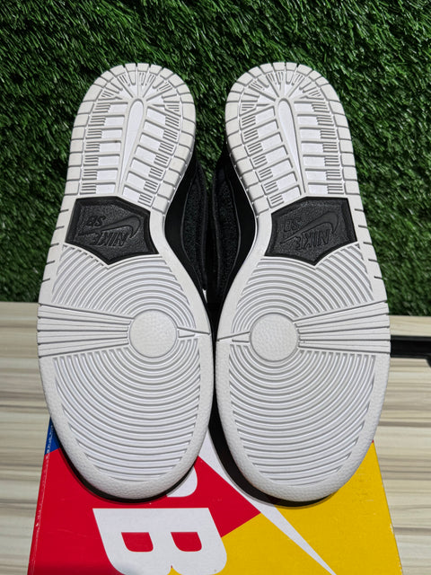 Nike SB Dunk Low Gnarhunters Sz 8M