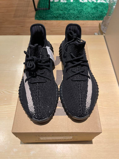 adidas Yeezy Boost 350 V2 Core Black White Sz 12