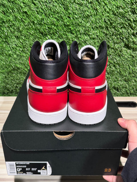 Jordan 1 Mid Chicago Toe Sz 9.5M